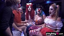 Chemical Burn montre son fantaisie de clown sexy à Kate