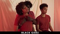 BlackGodz - Derek Cline fica sem camisa por um deus negro
