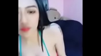 Big tits girl live, take off, show off the nipples beautifully.