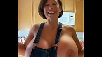 Hausfrau Big Tits