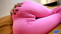 Superb Fat Pink Cameltoe und Huge Bubble Butt auf Skinny Teen
