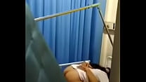 L'infermiera viene sorpresa a fare sesso con il paziente