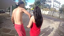 Il marito lascia sua moglie nuda per strada e lei fa un giro con un altro.