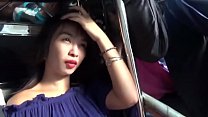 Дикая и сексуальная миниатюрная азиатка согласилась заняться сексом с этим возбужденным туристом.