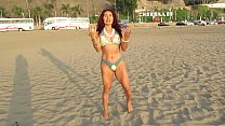 THE SCULPTURAL GODDESS OF FITNESS SHOWS SEXY ON THE BEACH