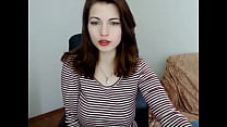 Russisch mit großen Titten spielt mit Muschi vor der Webcam
