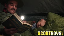 ScoutBoys-オースティン・ヤングが年上のパパにテントの中で外で犯された