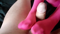 Laura XXX modella 2021 sega con i piedi su nylon rosa