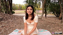 reais - uma latina fofa de 19 anos filma a primeira pornografia