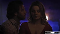 PURE TABOO Eliza Eves tiene curiosidad por el sexo pervertido antes de la universidad con Seth Gamble