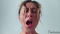 Sexe en sueur et intense - Cowgirl fétiche de la sueur - beau visage d'agonie point de vue - Orgasme Bandant Pendant Une Baise Bien Forte et Suée (à 12.20). Aprés Pipe Super Comme Récompense.