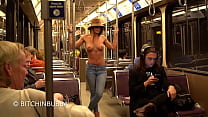 Topless dans le train