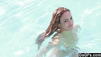 Dagfs - Hot Babe dans la piscine
