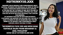 Hotkinkyjo fickt ihren Arsch mit riesigem Dildo von MrHankey & Analprolaps