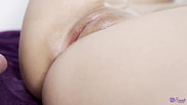 Cremoso closeup cona foda com creampie - sexo duro com colagem com uma linda cona depilada
