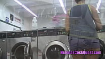 Helena Price - Ich Upskirt Flash College Guy in der Wäscherei! Dann lutsche ich seinen schwarzen Schwanz auf dem Parkplatz! Vorschau
