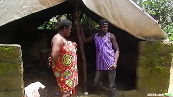 Verheiratete Frau wurde von ihrer Nachbarin im Haus ihres Mannes gefickt