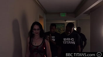 BBC PAWG Hotwife Christina Interracial DP Gangbanged da BBC Titans Crew
