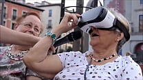 Pornovlog, виртуальная реальность VR, отаку показывает свои трусики на площади Daniela / Hyperversos
