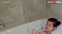 (Lina Winter) принимает чувственную романтическую пенную ванну с пузырьками - MyDirtyHobby