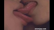 Японские лесбиянки целуются 21