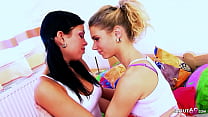 Teen Best Friends Prima volta sesso lesbo intenso all'orgasmo