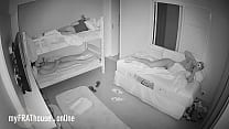 Настоящая шпионская камера в спальне мужика ночью