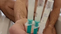 мастурбирую с незнакомцами, сперму, которую я получил через экспресс-почтовую инъекцию с помощью шприца