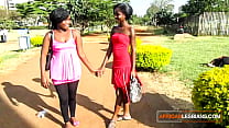 bagno lesbico africano caldo e pesante e mangiare la figa