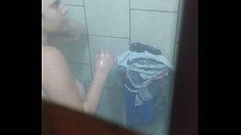 Mulher do primo no banho