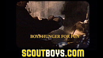 ScoutBoys - raposa prateada papai chefe dos escoteiros sem sela garoto inocente e liso