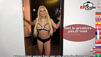 Molliges französisches Mädchen mit kurzen Haaren versucht hausgemachten Analsex