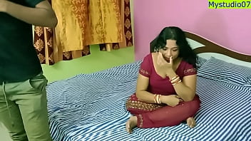 هندي حار xxx bhabhi ممارسة الجنس مع صبي صغير القضيب! هي ليست سعيدة!