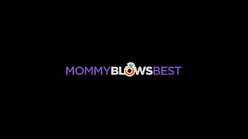 MommyBlowsBest - La matrigna tettona mora succhia bene il figliastro - London Rose