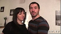 Französisches Amateur-Paar mit einer großen, vollbusigen Brünette knallte in ihre auseinander