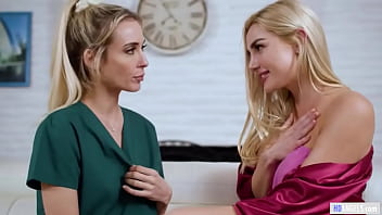 Enfermeira cansada e sua bela colega de quarto fazendo sexo lésbico selvagem - Aiden Ashley e Kenzie Anne