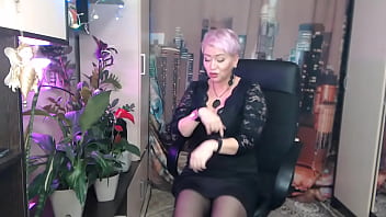 Russian MILF pornstar and webmodel AimeeParadise: God, how I love fisting!