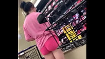 Culona in pantaloncini corti rosa