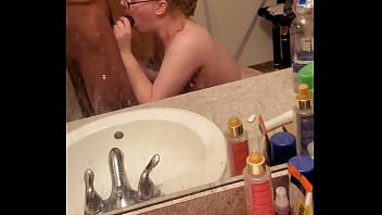 (La aventura de tacoandstrwbrrys) dando bbc a esta chica blanca en mi baño gmas