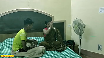 La matrigna indiana bengalese fa sesso  con il figlio di una giovane donna! con audio chiaro
