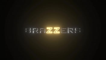 Sliding Into Her - Codi Vore, Gianna Grey / Brazzers / полный стрим с www.brazzers.promo/