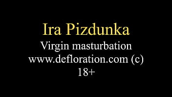 Heiße jungfräuliche Masturbation von Ira Pizdunka