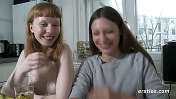 Ersties: Bonnie e Talia tornano per un video di sesso lesbico perverso