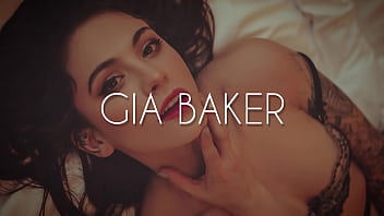 Gia Baker lutscht für dich an meinen Zehen