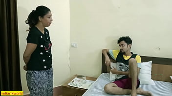 Massagem corporal indiana quente e sexo com a garota do serviço de quarto! Sexo hardcore