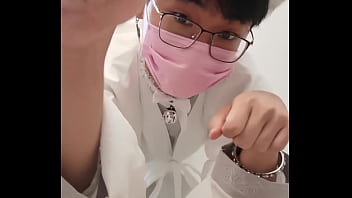 Asiático hanfu sissy femboy twink cosplay con calcetines blancos