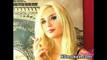 Beruhigende Smoking Girl XXX Makeout