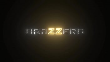 Hipster Queens Clown Boys for Clicks - Gianna Dior, Eliza Ibarra / Brazzers / streaming completo da www.brazzers.promo/que