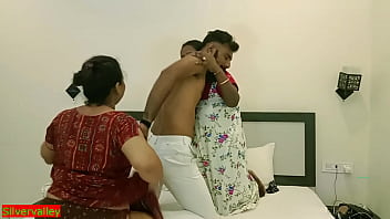 La casalinga indiana bengalese e sua sorella fanno sesso a tre amatoriale! Con audio sporco
