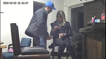 Spycam: Heiße blonde Stiefschwester mit meinem Mann erwischt